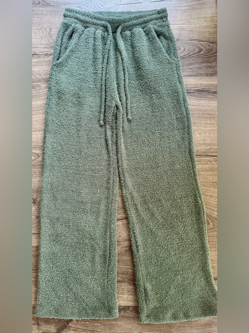 NWOT Très Bien Olive Green Plush Lounge Pants